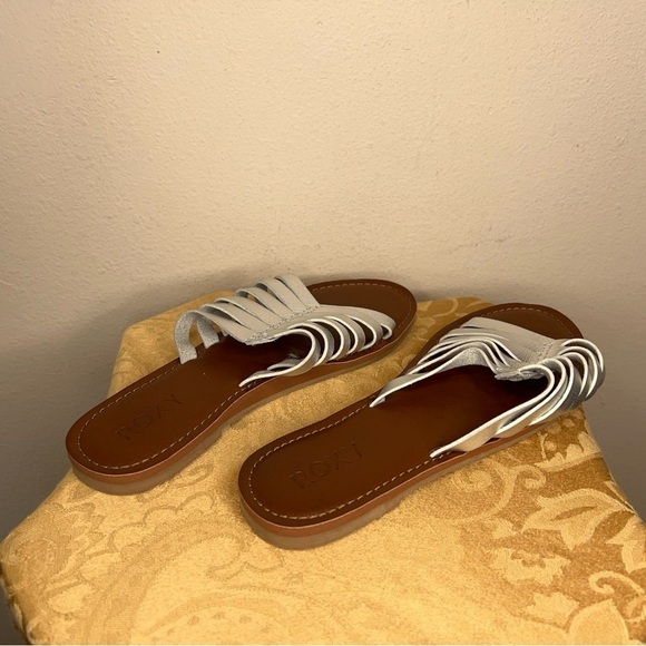 ROXY SIZE 6 SILVER TAN BROWN SANDALS BEACH VACATION SLIP IN STYLE - Picture 8 of 10